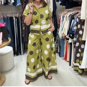 In Italy women pants Stylishly Versatile Italian sets pants and top